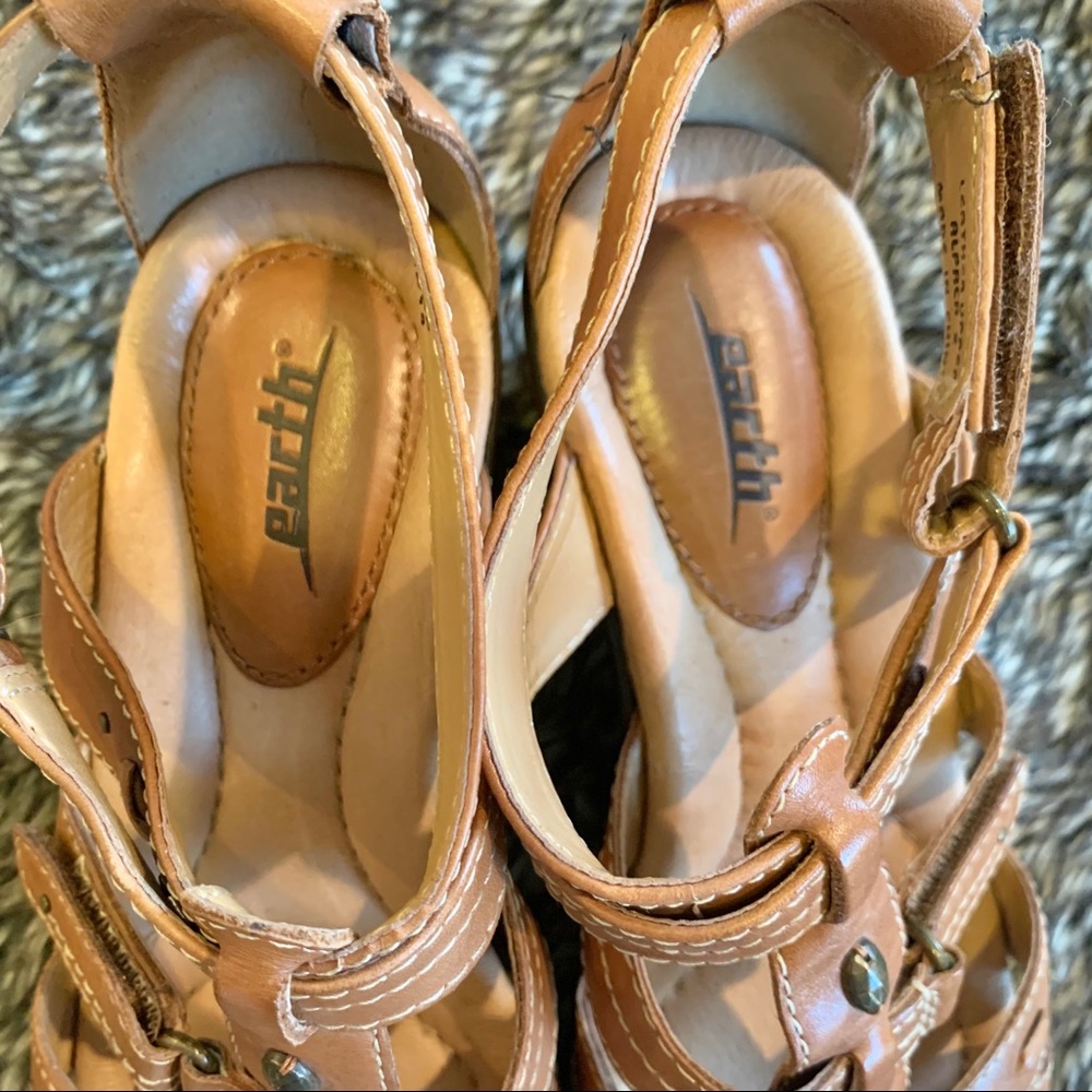 EARTH Lucinda Wedge Sandals - Picture 4 of 13